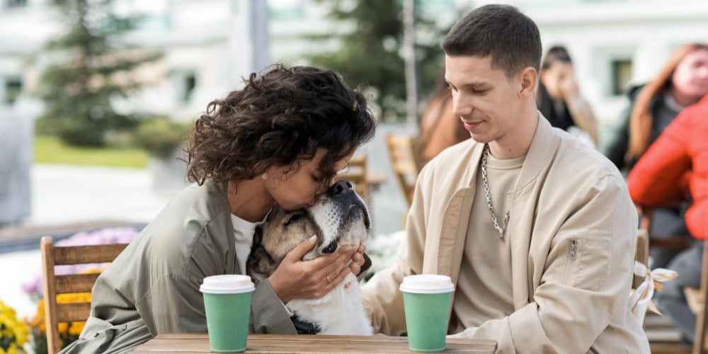 happy-couple-outdoors-near-cafe